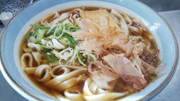 名古屋名物 コーチンきしめん ロット数=30入【1点あたり@197円(税別)】 名古屋名物 コーチンきしめん ロット数=30入【1点あたり@197円(税別)】